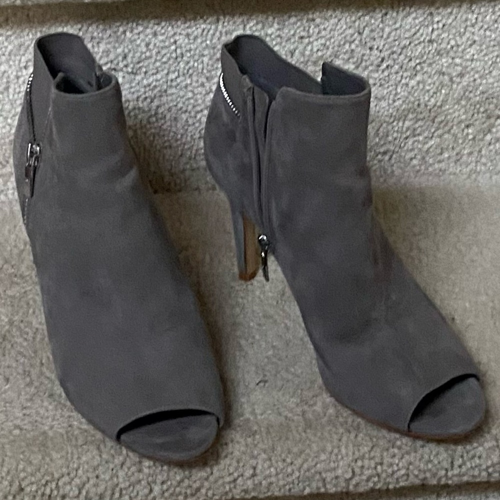 MARC FISHER SHOES/MARC FISHER ANKLE HEEL BOOTS/ SERINITY/GRAY/SIZE 7.5 M/EUC - Picture 6 of 6